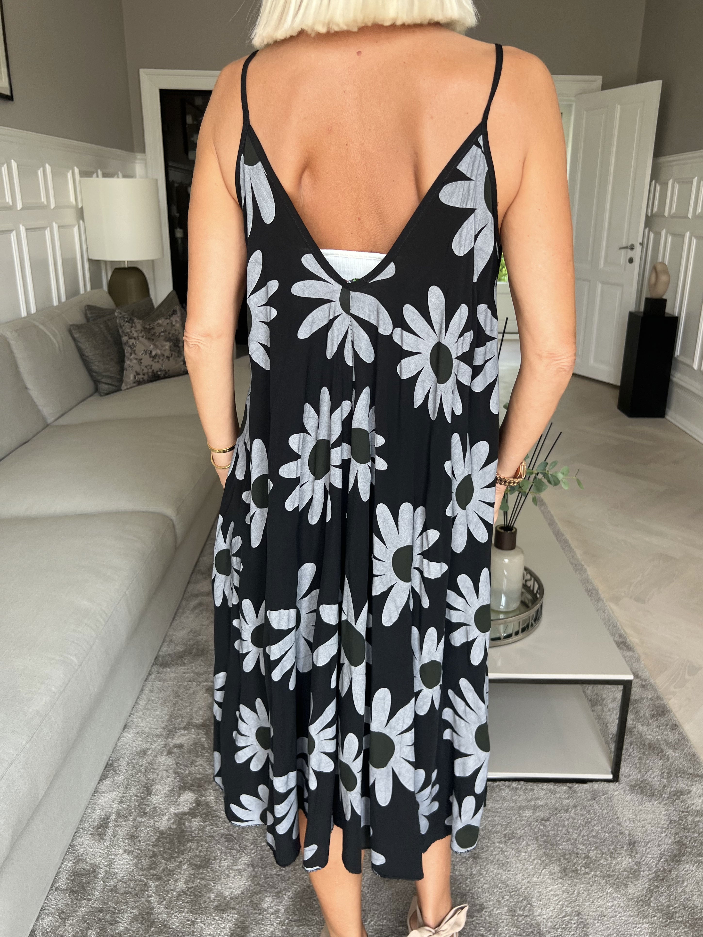 Maddie Sunflower - Sød stropkjole med blomstermotiver